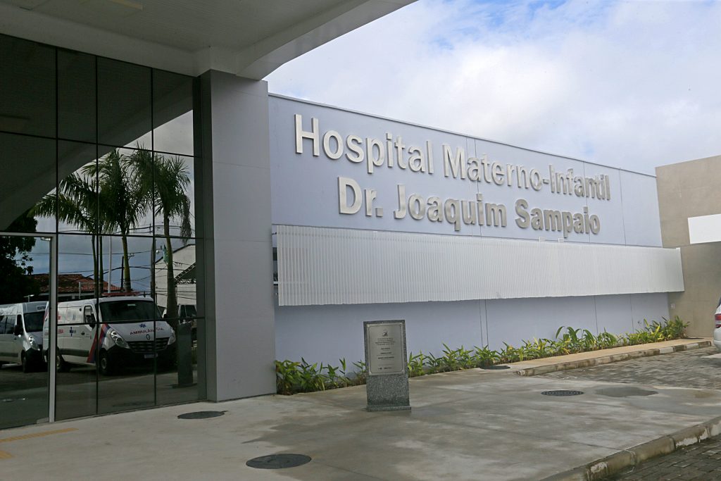 Fachada do hospital materno-infantil Dr. Joaquim Sampaio, em Nova Ilhéus, no Sul da Bahia.