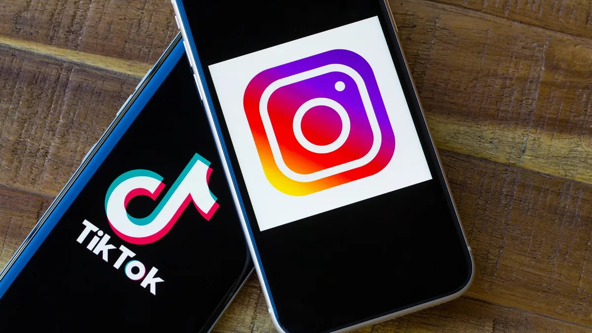 Celulares com logos do TikTok e Instagram